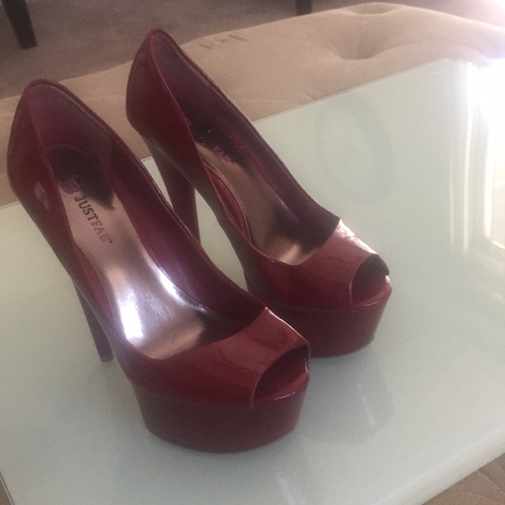 Just Fab Red peep toe pumps